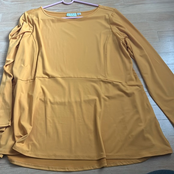 Women’s blouse - Picture 1 of 2